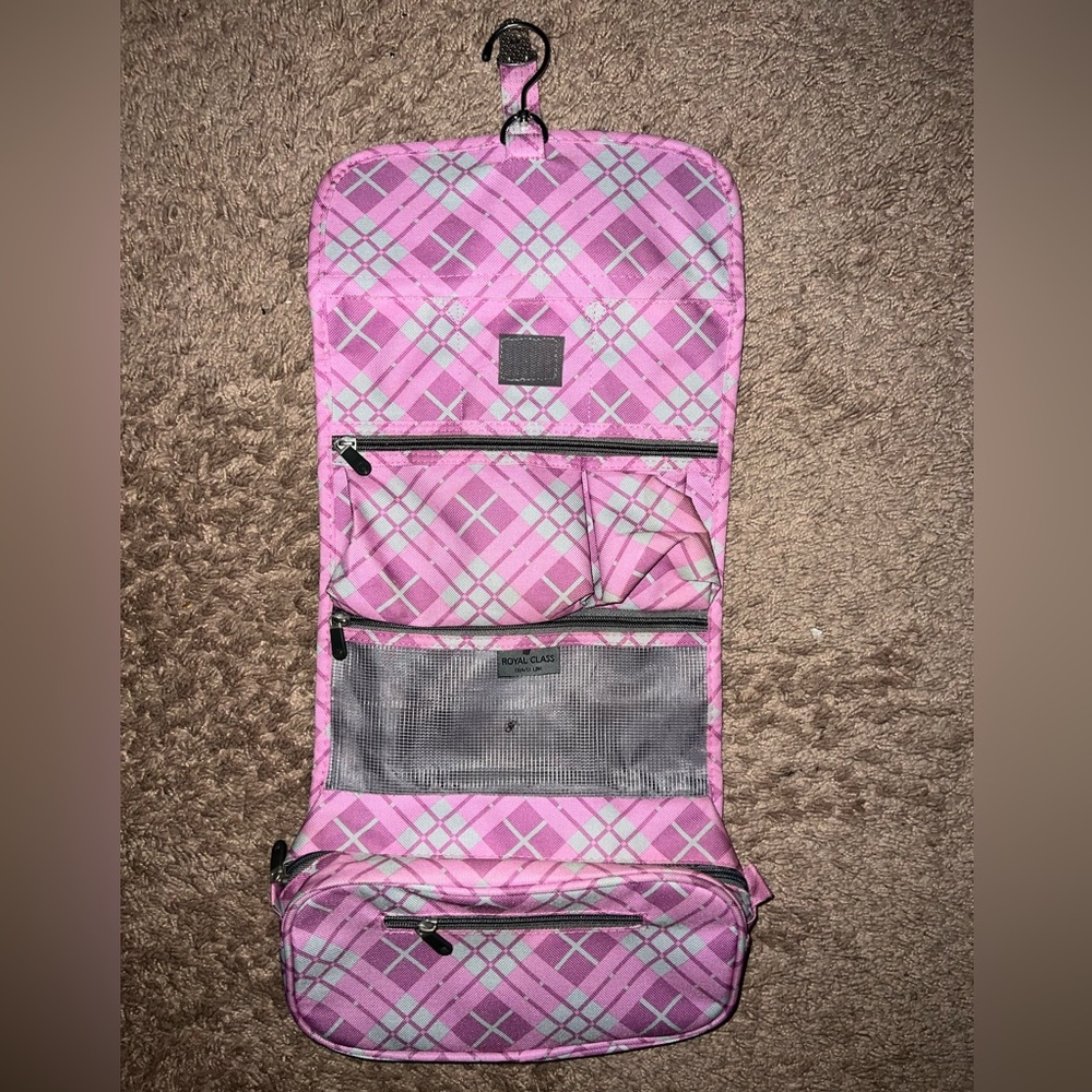 Travel size bag , hangs in closets, lots of compartments